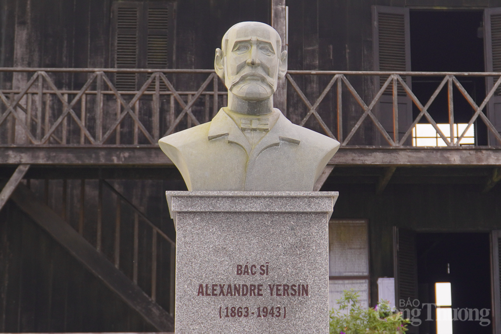Rêu phong Di tích lịch sử quốc gia trên đỉnh núi Hòn Bà Rêu phong Di tích lịch sử quốc gia trên đỉnh núi Hòn Bà