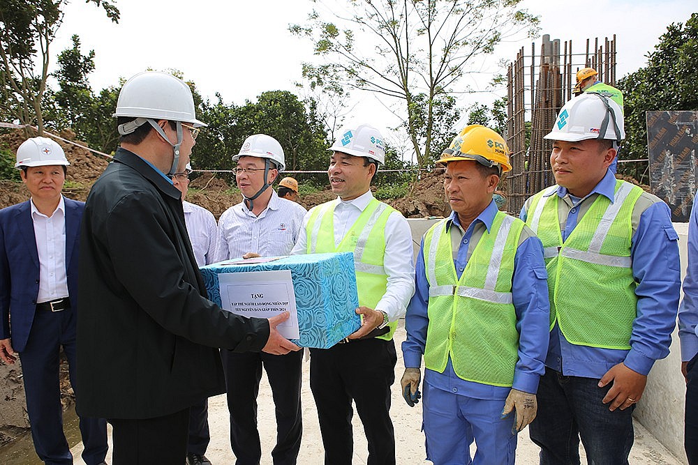 Phát động thi đua 120 ngày đêm về đích đường dây 500kV mạch 3