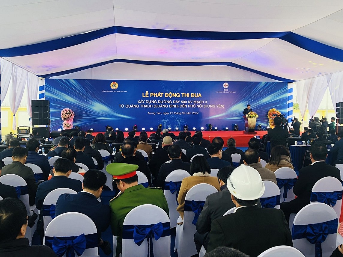 Chính thức phát động thi đua "5 nhất" 120 ngày đêm về đích Dự án đường dây 500kV mạch 3 Chính thức phát động thi đua "5 nhất" 120 ngày đêm về đích Dự án đường dây 500kV mạch 3