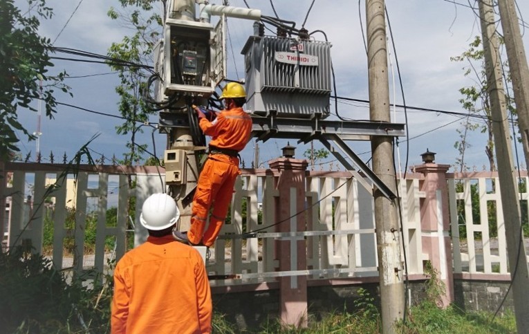 Cà Mau đề ra các giải pháp tiết kiệm điện trong giai đoạn cao điểm nắng nóng. Ảnh: Công ty Điện Lực Cà Mau Cà Mau đề ra các giải pháp tiết kiệm điện trong giai đoạn cao điểm nắng nóng. Ảnh: Công ty Điện Lực Cà Mau