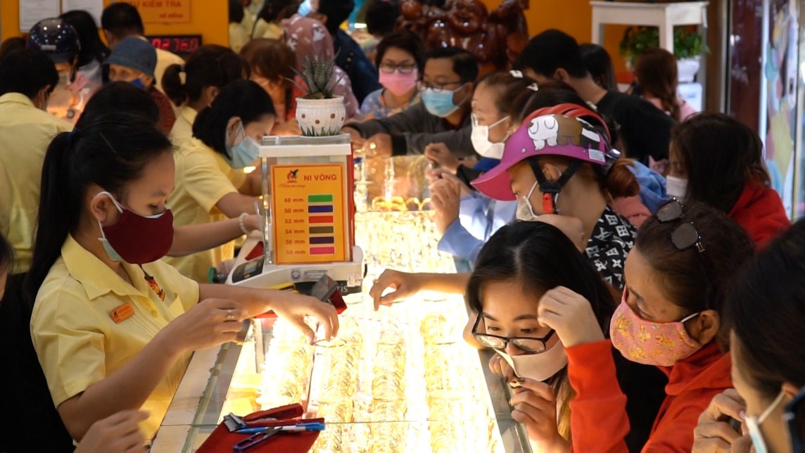 Giá vàng SJC trong nước lập đỉnh, người mua vàng đã có lãi Giá vàng SJC trong nước lập đỉnh, người mua vàng đã có lãi