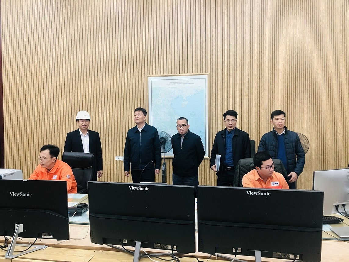 Bộ Công Thương kiểm tra công tác chuẩn bị cung cấp điện mùa khô năm 2024 tại Hoà Bình, Sơn La Bộ Công Thương kiểm tra công tác chuẩn bị cung cấp điện mùa khô năm 2024 tại Hoà Bình, Sơn La
