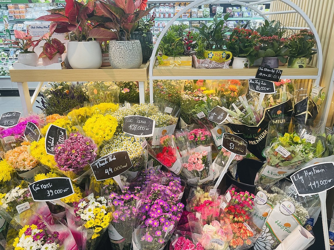 Hoa tươi truyền thống luôn nằm trong list quà tặng truyền thống cho các chị em. Ảnh: Nguyễn Thanh