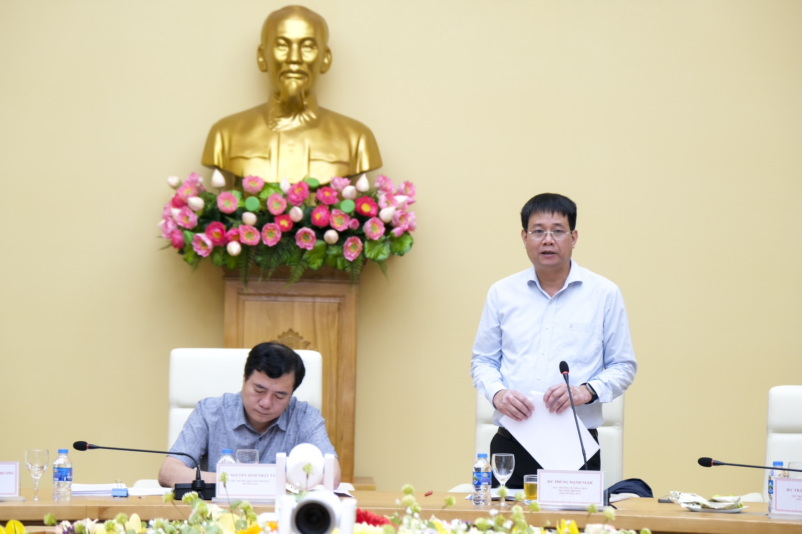 Xây dựng Luật Hoá chất (sửa đổi) bao gồm 4 nhóm chính sách Xây dựng Luật Hoá chất (sửa đổi) bao gồm 4 nhóm chính sách