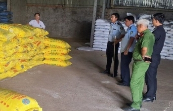 An Giang: Tạm giữ 65 tấn phân bón vi phạm nhãn mác của công ty xuất nhập khẩu