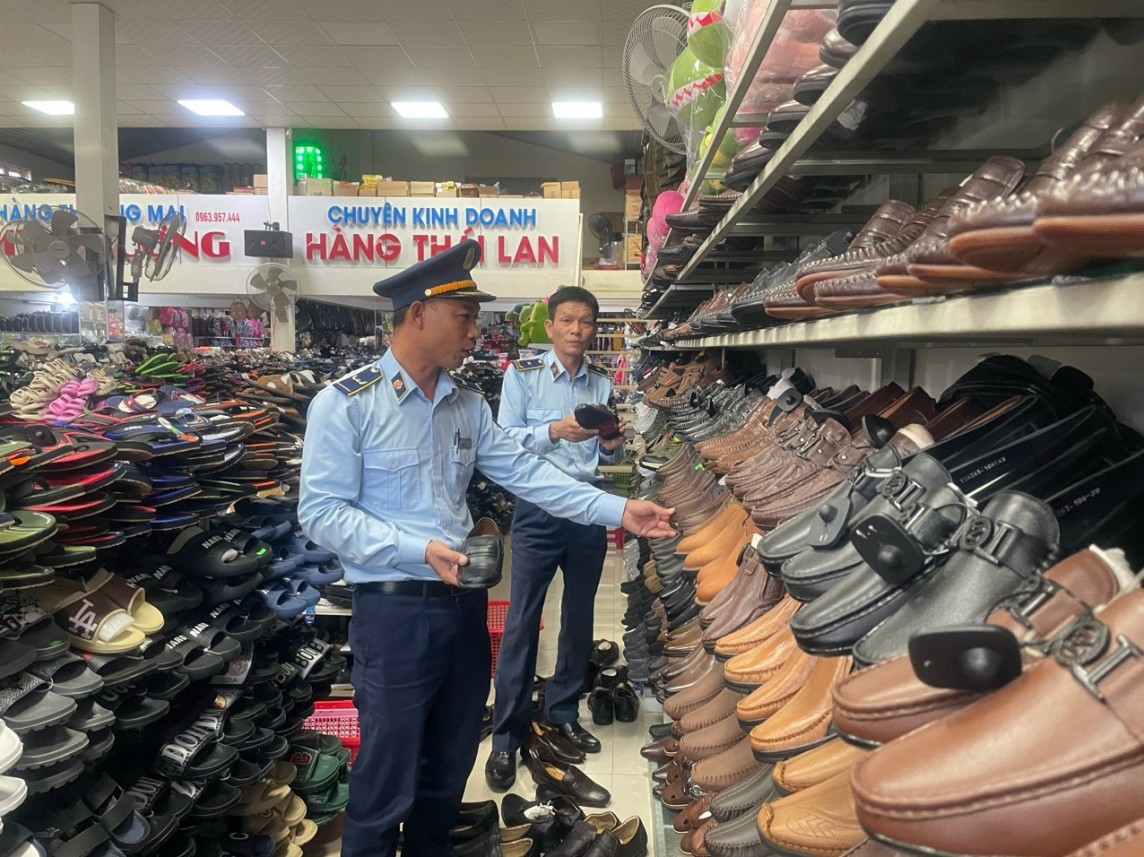 Quảng Trị: Xử phạt vi phạm hành chính, tịch thu, buộc tiêu hủy hàng hóa hơn 2,3 tỷ đồng Quảng Trị: Xử phạt vi phạm hành chính, tịch thu, buộc tiêu hủy hàng hóa hơn 2,3 tỷ đồng