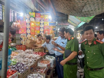 Quản lý thị trường Cần Thơ thu nộp ngân sách trên 1,4 tỷ đồng dịp cao điểm Tết