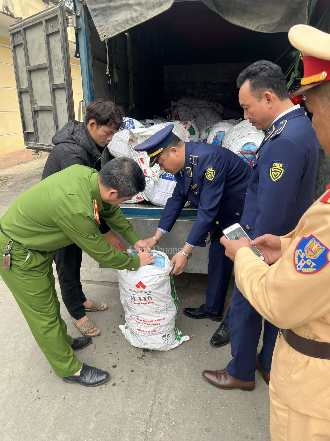 Tuyên Quang: Thu giữ hơn 1,3 tấn mỡ lợn không rõ nguồn gốc Tuyên Quang: Thu giữ hơn 1,3 tấn mỡ lợn không rõ nguồn gốc