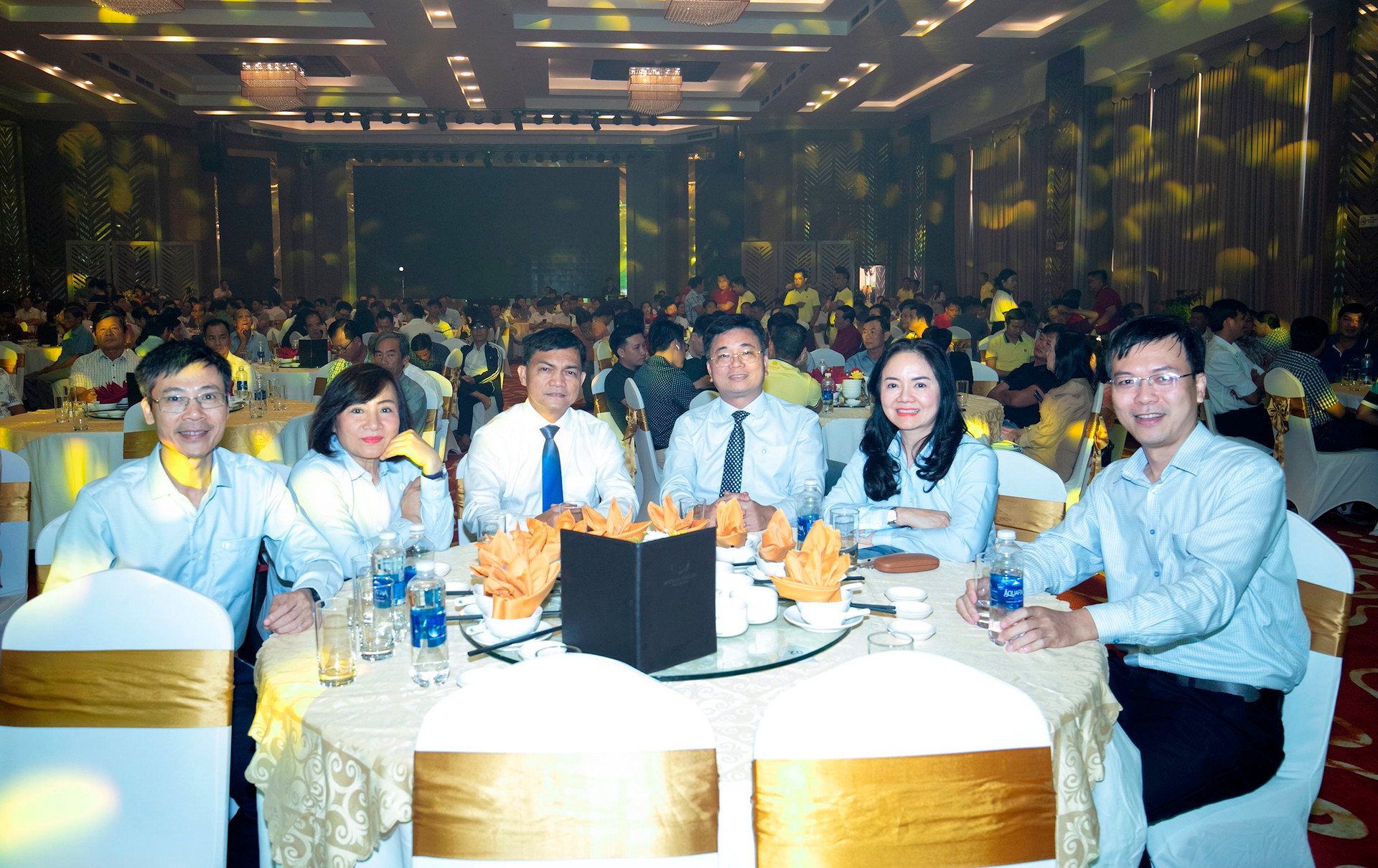 Đón mùa vàng - Rước Mercedes-Benz GLC200 4Matic cùng Phân bón Cà Mau Đón mùa vàng - Rước Mercedes-Benz GLC200 4Matic cùng Phân bón Cà Mau