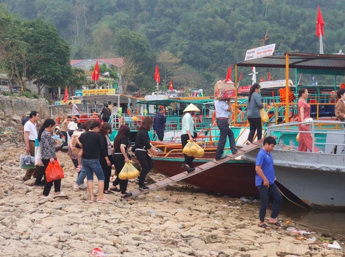 Quản lý thị trường Hòa Bình: Không có tình trạng “chặt chém” mùa lễ hội Xuân 2024 Quản lý thị trường Hòa Bình: Không có tình trạng “chặt chém” mùa lễ hội Xuân 2024