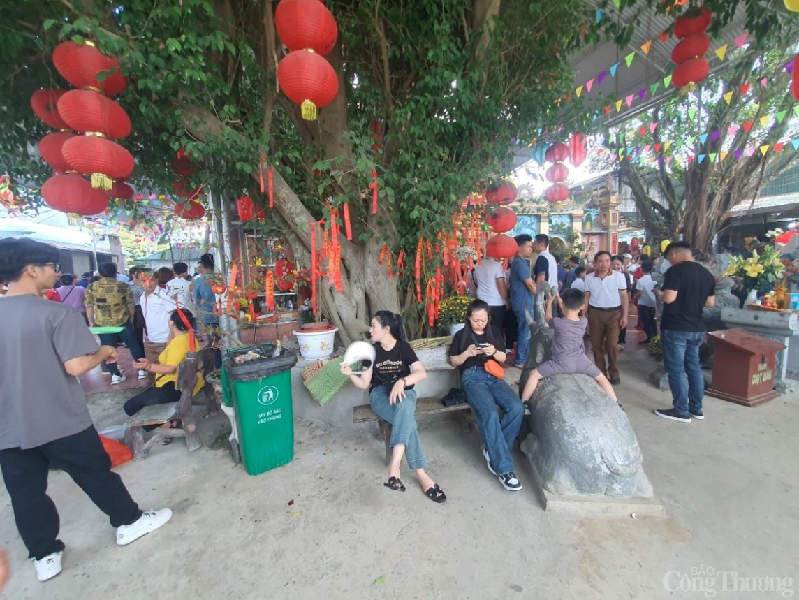 Quản lý thị trường Hòa Bình: Không có tình trạng “chặt chém” mùa lễ hội Xuân 2024 Quản lý thị trường Hòa Bình: Không có tình trạng “chặt chém” mùa lễ hội Xuân 2024