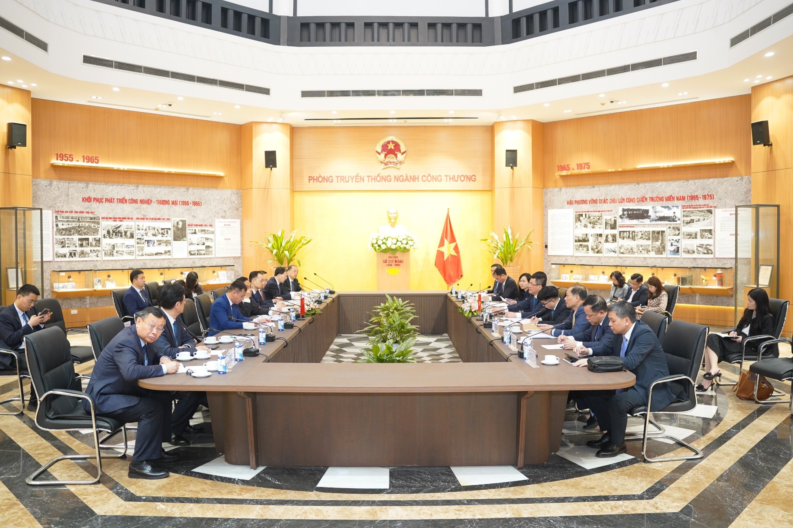 Bộ trưởng tiếp Trung Quốc