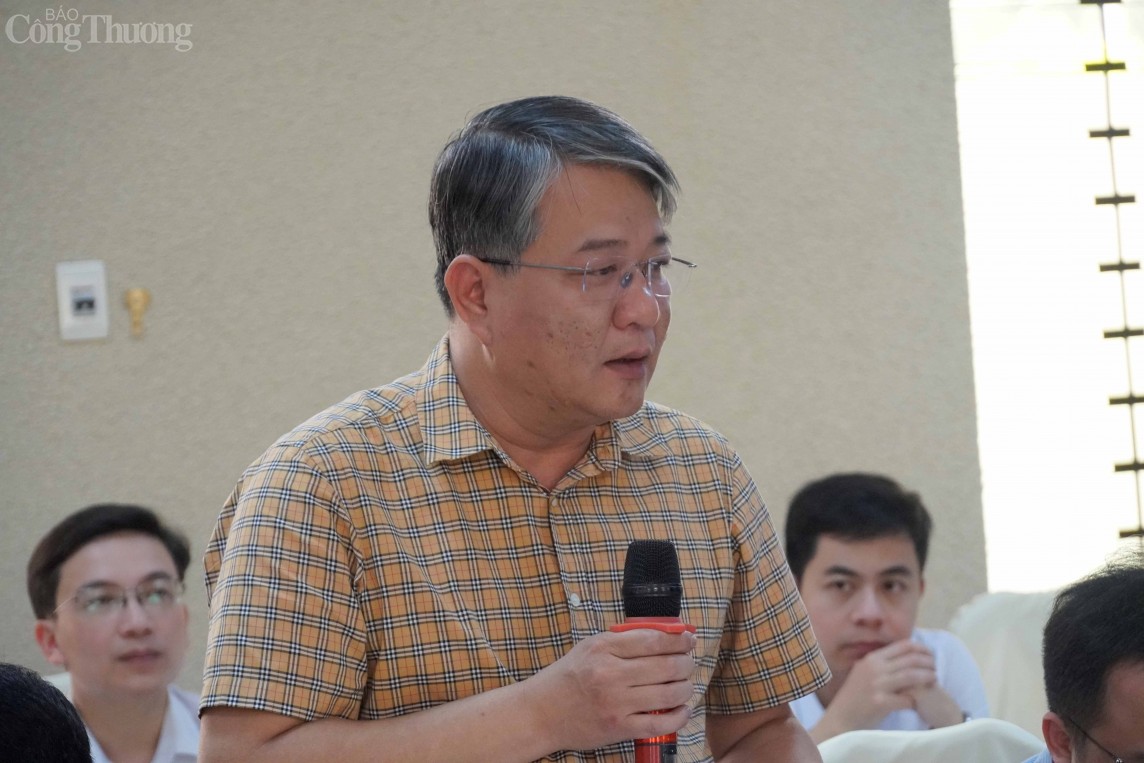 Đại diện Tập đoàn Điện lực Việt Nam phát biểu tại buổi lễ Đại diện Tập đoàn Điện lực Việt Nam phát biểu tại buổi lễ