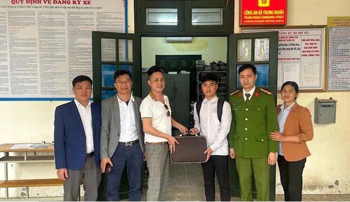 Học sinh lớp 12 ở Bắc Ninh trả lại 635 triệu đồng cho người đánh rơi