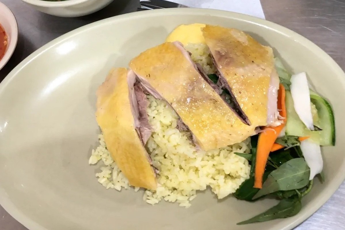 Phần cơm gà tại quán nghi làm nhiều người bị ngộ độc, phải nhập viện. Ảnh: Một bệnh nhân cung cấp Phần cơm gà tại quán nghi làm nhiều người bị ngộ độc, phải nhập viện. Ảnh: Một bệnh nhân cung cấp