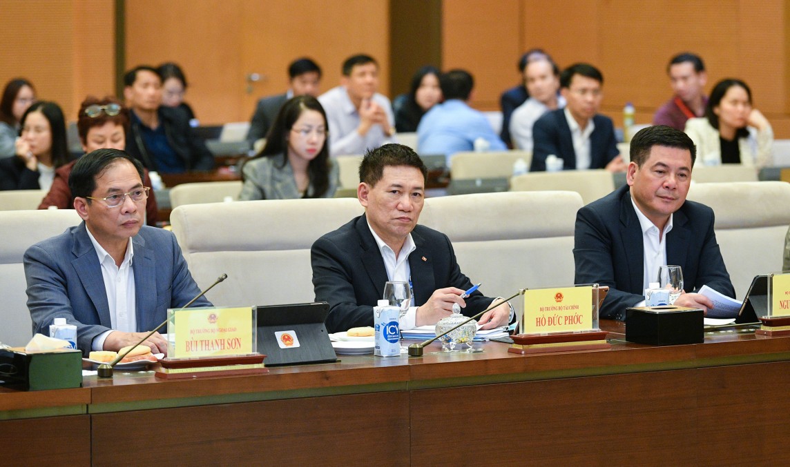 Bộ trưởng Bộ Tài chính Hồ Đức Phớc, Bộ trưởng Bộ Ngoại giao Bùi Thanh Sơn, Bộ trưởng Bộ Công thương Nguyễn Hồng Diên Bộ trưởng Bộ Tài chính Hồ Đức Phớc, Bộ trưởng Bộ Ngoại giao Bùi Thanh Sơn, Bộ trưởng Bộ Công thương Nguyễn Hồng Diên