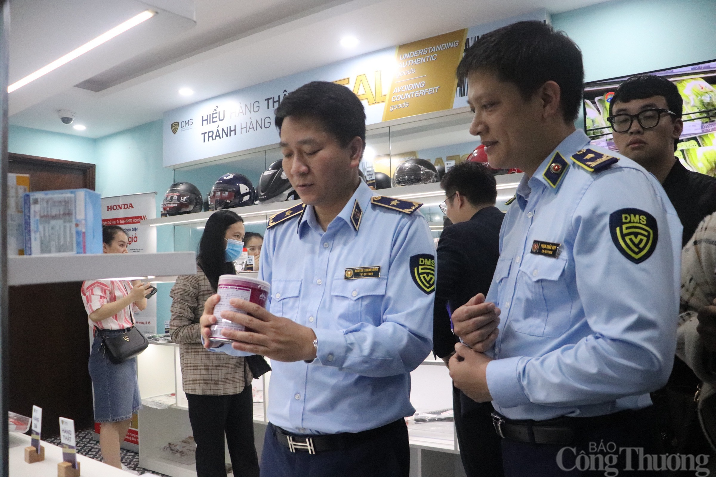 Nhận diện thật - giả hơn 300 sản phẩm “đắt khách” của Nhật Bản tại Việt Nam Nhận diện thật - giả hơn 300 sản phẩm “đắt khách” của Nhật Bản tại Việt Nam