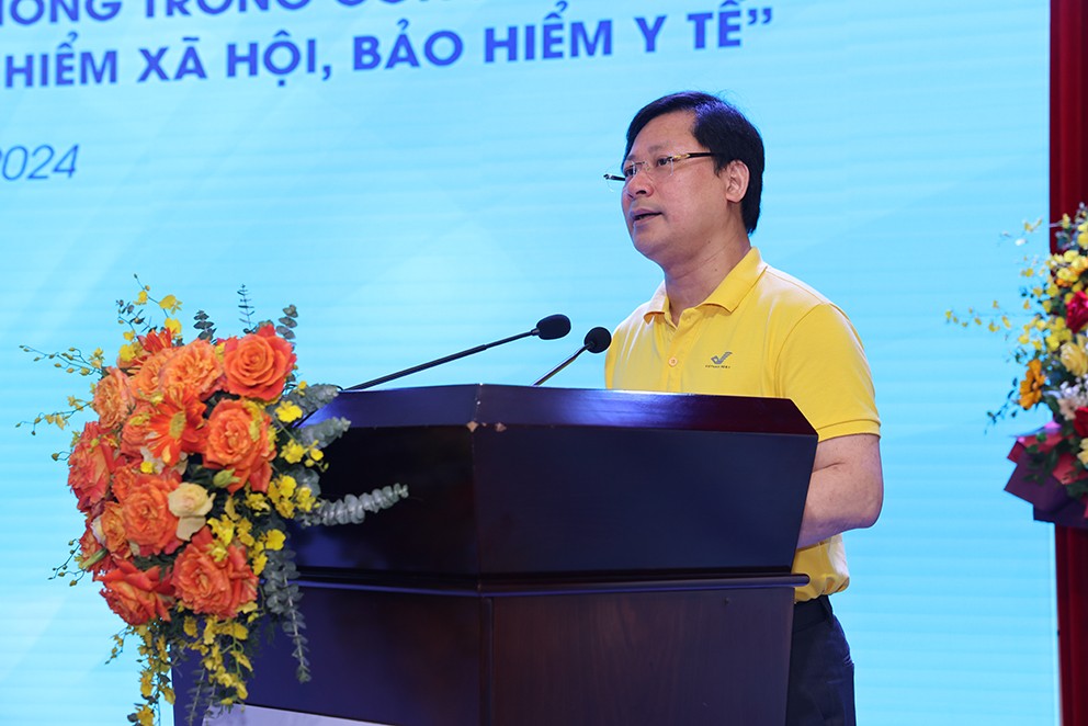 Đoàn thanh niên ra quân tuyên truyền, vận động người dân tham gia bảo hiểm xã hội, bảo hiểm y tế