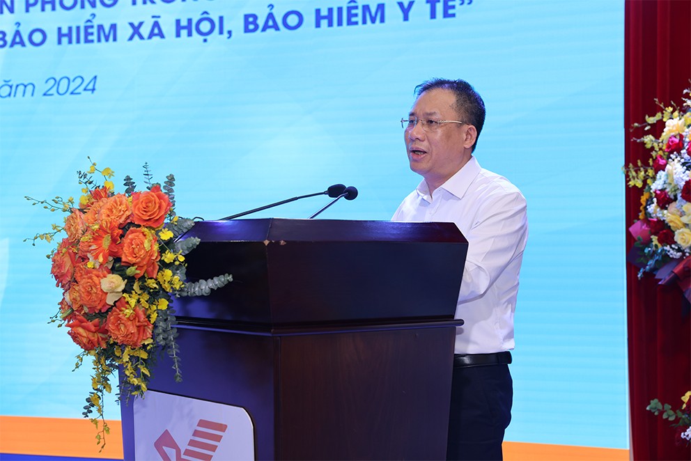 Đoàn thanh niên ra quân tuyên truyền, vận động người dân tham gia bảo hiểm xã hội, bảo hiểm y tế