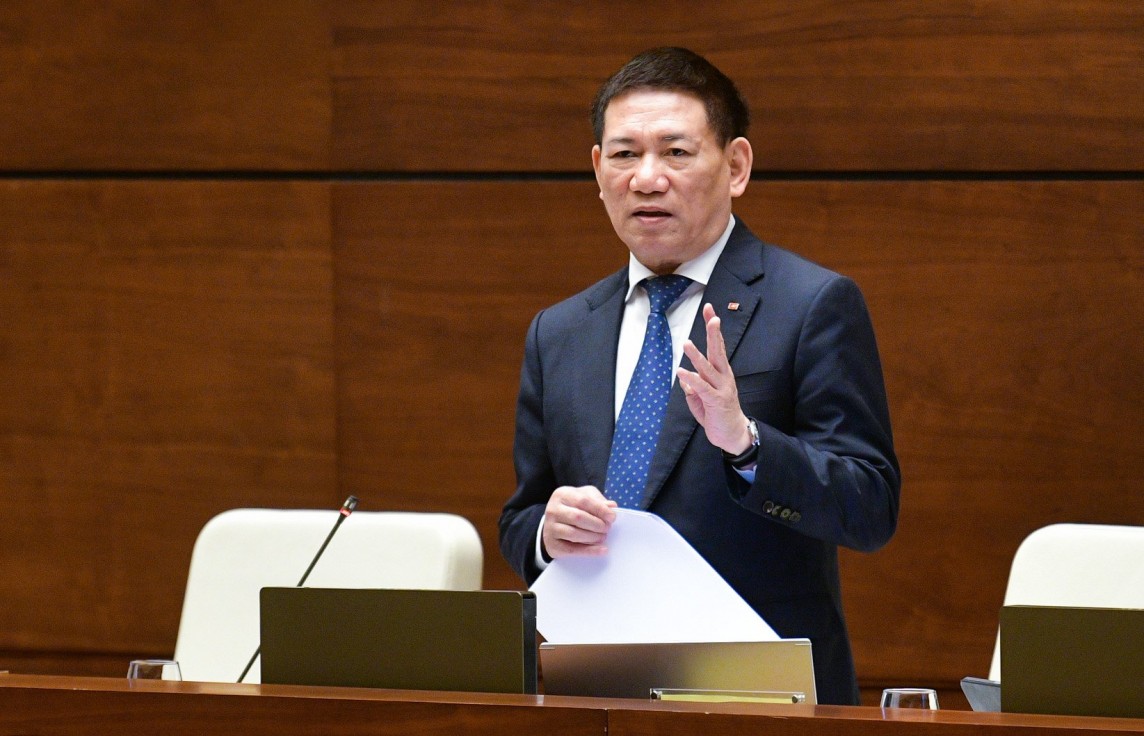 Bộ trưởng Bộ Tài chính Hồ Đức Phớc trả lời chất vấn Bộ trưởng Bộ Tài chính Hồ Đức Phớc trả lời chất vấn