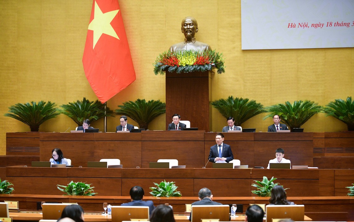 Bộ trưởng Bộ Tài chính Hồ Đức Phớc trả lời chất vấn Bộ trưởng Bộ Tài chính Hồ Đức Phớc trả lời chất vấn