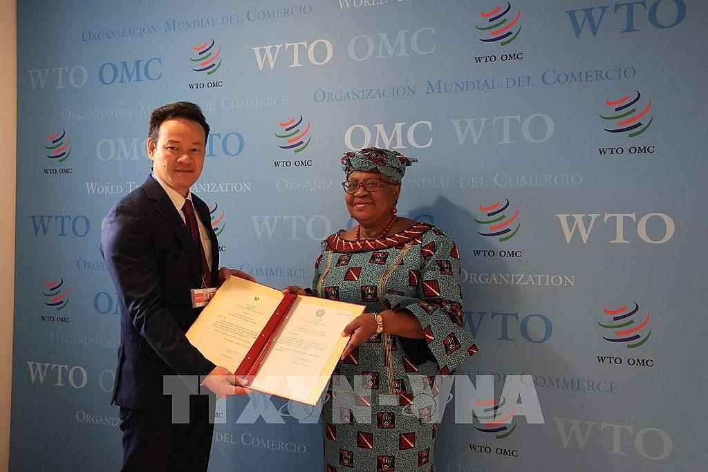 Đại sứ Mai Phan Dũng cùng Tổng Giám đốc WTO Ngozi Okonjo-Iweala. Ảnh: TTXVN Đại sứ Mai Phan Dũng cùng Tổng Giám đốc WTO Ngozi Okonjo-Iweala. Ảnh: TTXVN