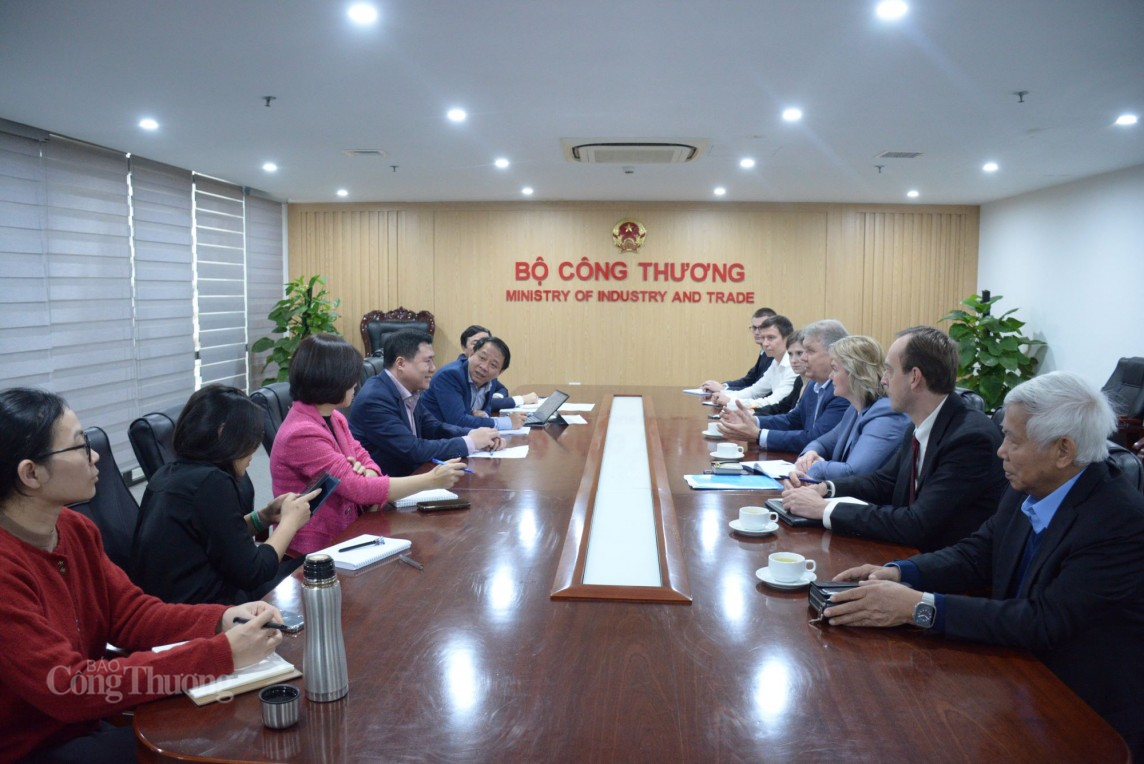 Thứ trưởng Bộ Công Thương Nguyễn Sinh Nhật Tân làm việc với Tập đoàn Novatek Thứ trưởng Bộ Công Thương Nguyễn Sinh Nhật Tân làm việc với Tập đoàn Novatek