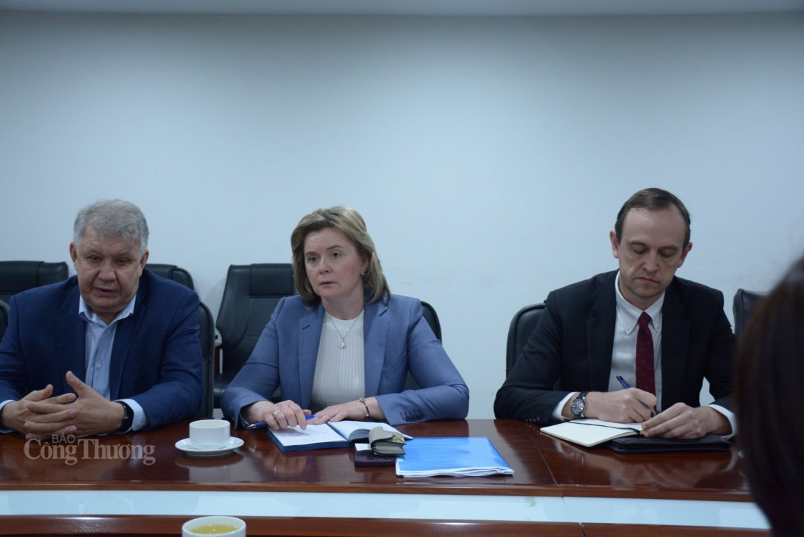 Thứ trưởng Bộ Công Thương Nguyễn Sinh Nhật Tân làm việc với Tập đoàn Novatek Thứ trưởng Bộ Công Thương Nguyễn Sinh Nhật Tân làm việc với Tập đoàn Novatek