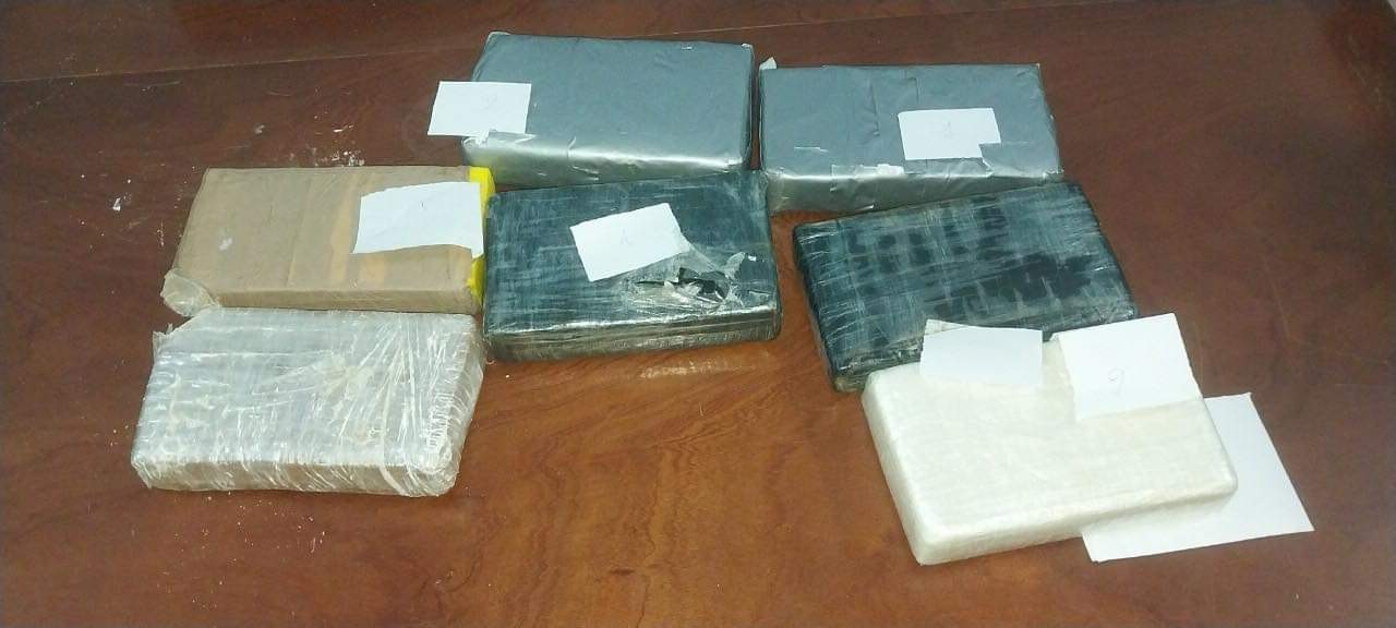 Đồ vật nghi chứa chất cấm trôi dạt từ biển vào đất liền Đồ vật nghi chứa chất cấm trôi dạt từ biển vào đất liền