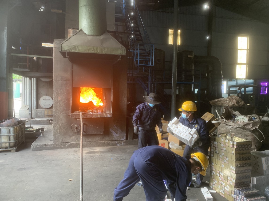 Bình Định: Tiêu hủy 10.000 bao thuốc lá điếu bị tịch thu năm 2023 Bình Định: Tiêu hủy 10.000 bao thuốc lá điếu bị tịch thu năm 2023