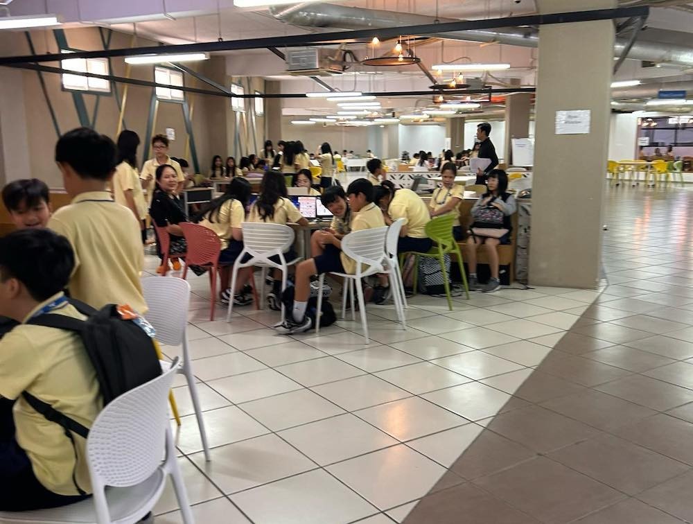 1400 học sinh 1400 học sinh