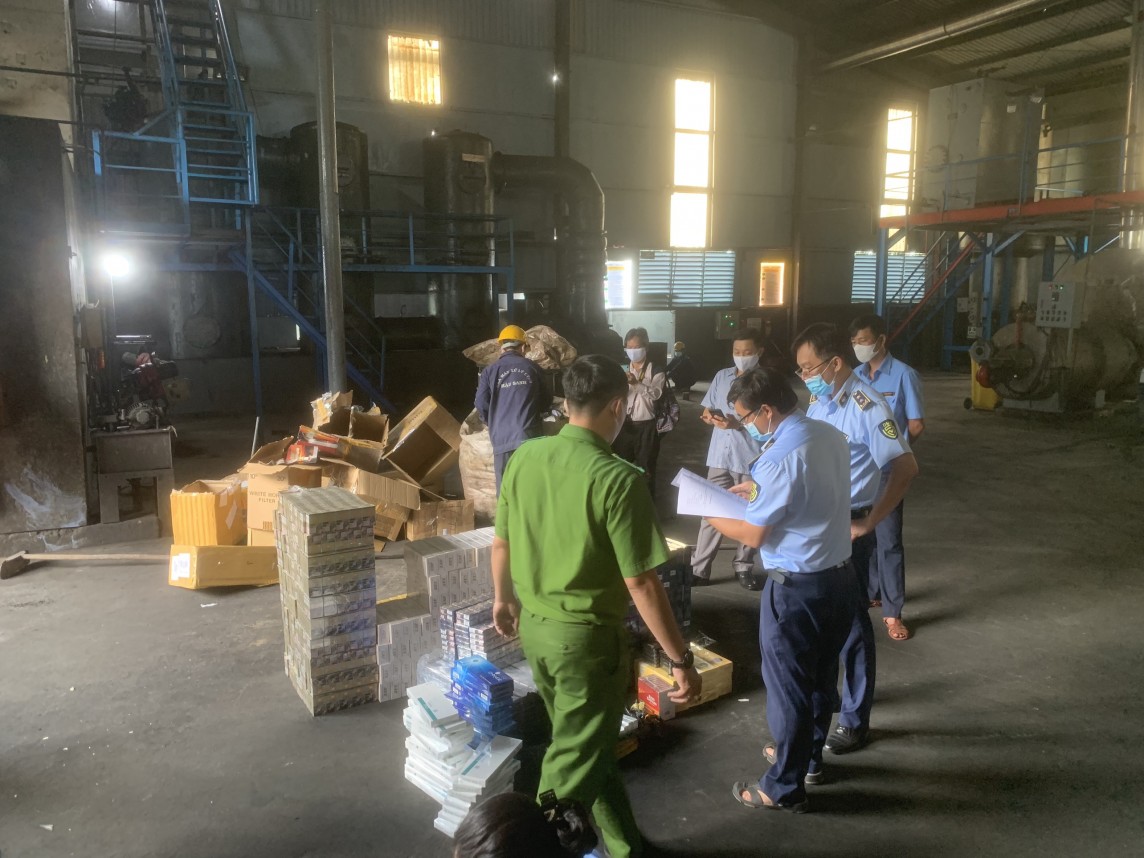 Bình Định: Tiêu hủy 10.000 bao thuốc lá điếu bị tịch thu năm 2023 Bình Định: Tiêu hủy 10.000 bao thuốc lá điếu bị tịch thu năm 2023