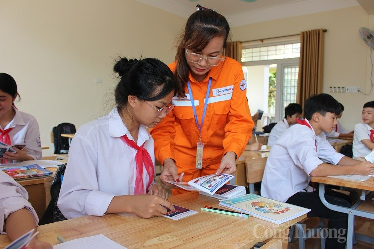 Bài 2: Lan toả tinh thần tiết kiệm điện- Thay đổi nhận thức, hành động thực chất Bài 2: Lan toả tinh thần tiết kiệm điện- Thay đổi nhận thức, hành động thực chất