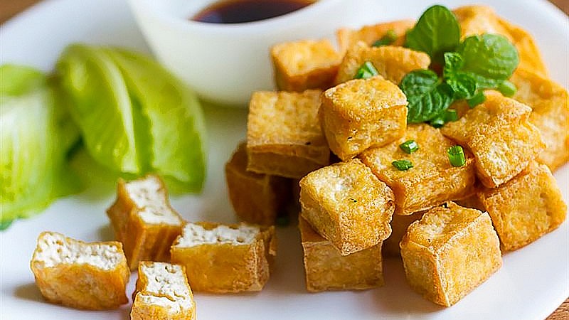 Đậu hũ chiên giòn là món ăn quen thuộc của nhiều gia đình Đậu hũ chiên giòn là món ăn quen thuộc của nhiều gia đình