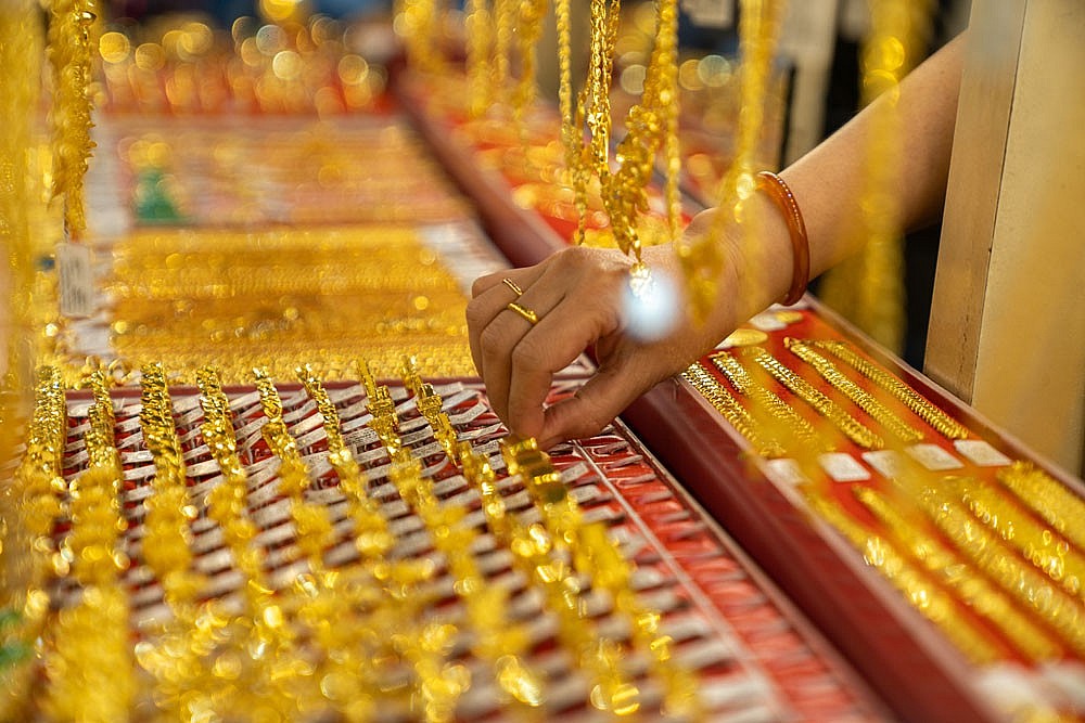 Giá vàng miếng và vàng nhẫn trong nước giảm mạnh. Ảnh: HH Giá vàng miếng và vàng nhẫn trong nước giảm mạnh. Ảnh: HH
