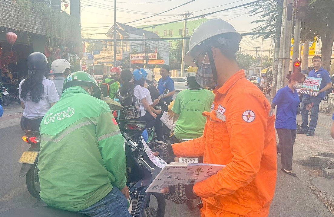Ngành điện miền Nam: Nhiều hoạt động hưởng ứng thông điệp Tiết kiệm điện - Thành thói quen