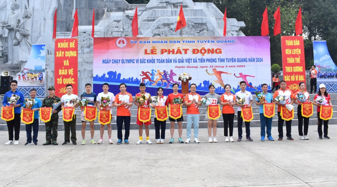 Tuyên Quang phát động “Ngày chạy Olympic vì sức khỏe toàn dân” Tuyên Quang phát động “Ngày chạy Olympic vì sức khỏe toàn dân”