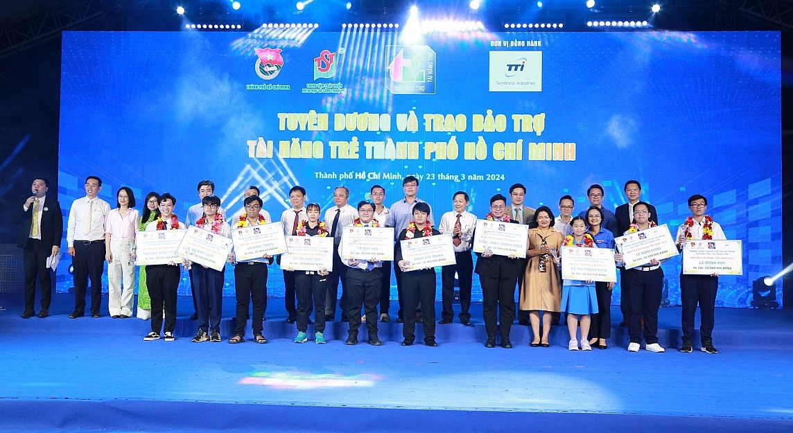 TP. Hồ Chí Minh: Tuyên dương và trao bảo trợ cho 10 tài năng trẻ TP. Hồ Chí Minh: Tuyên dương và trao bảo trợ cho 10 tài năng trẻ