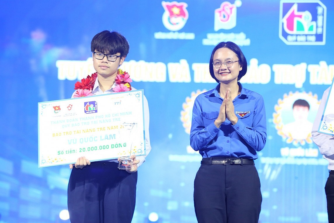 TP. Hồ Chí Minh: Tuyên dương và trao bảo trợ cho 10 tài năng trẻ TP. Hồ Chí Minh: Tuyên dương và trao bảo trợ cho 10 tài năng trẻ