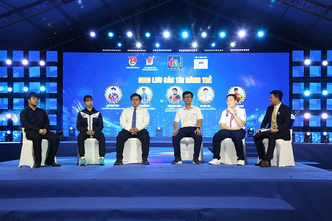 TP. Hồ Chí Minh: Tuyên dương và trao bảo trợ cho 10 tài năng trẻ TP. Hồ Chí Minh: Tuyên dương và trao bảo trợ cho 10 tài năng trẻ