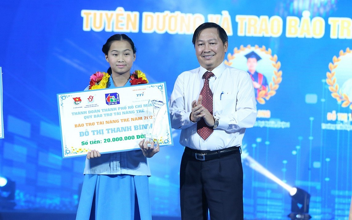 TP. Hồ Chí Minh: Tuyên dương và trao bảo trợ cho 10 tài năng trẻ TP. Hồ Chí Minh: Tuyên dương và trao bảo trợ cho 10 tài năng trẻ