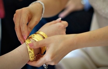 Xót ruột mừng cưới khi giá vàng 