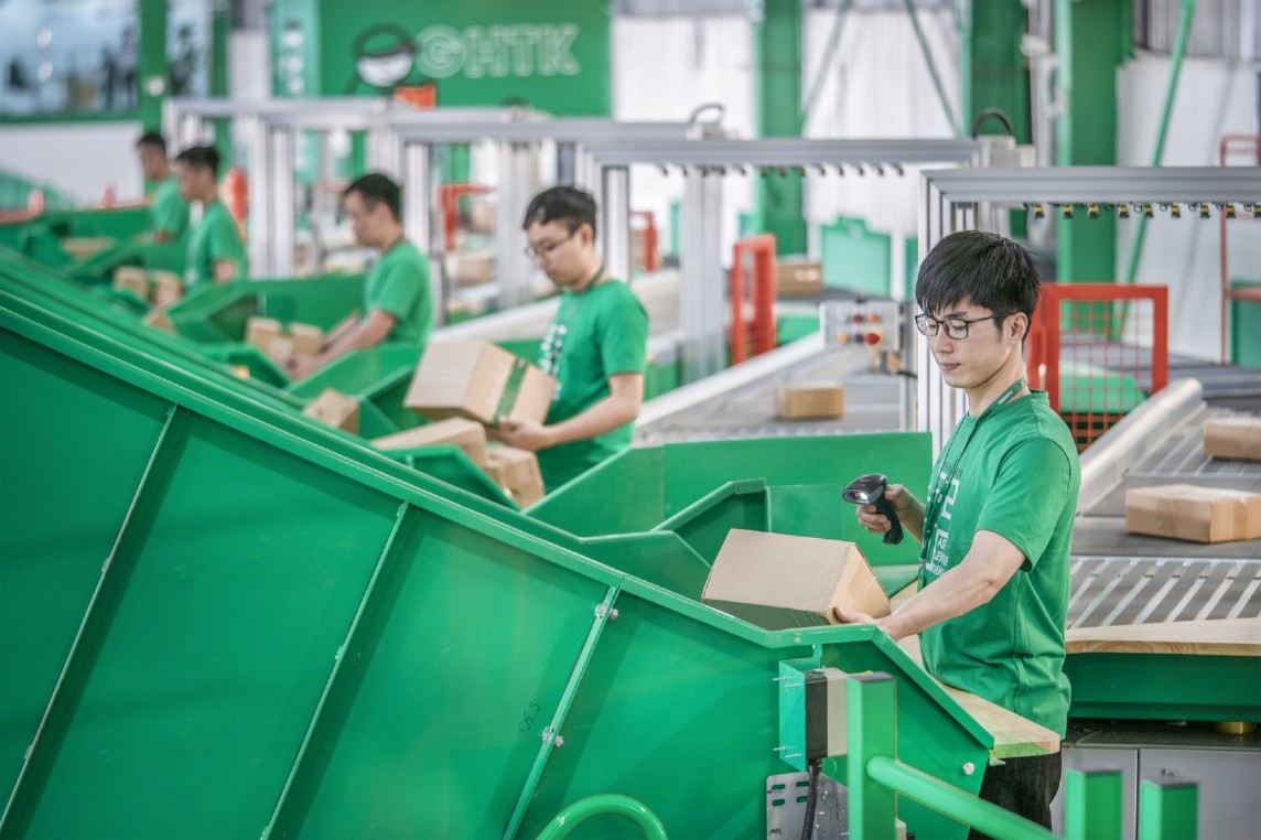 Chương trình Thương hiệu quốc gia đã và đang trở thành bệ phóng vững chắc cho các doanh nghiệp Việt vươn ra thế giới, kiến tạo những giá trị, sức mạnh mới cho đất nước. Ảnh: GHTK Chương trình Thương hiệu quốc gia đã và đang trở thành bệ phóng vững chắc cho các doanh nghiệp Việt vươn ra thế giới, kiến tạo những giá trị, sức mạnh mới cho đất nước. Ảnh: GHTK