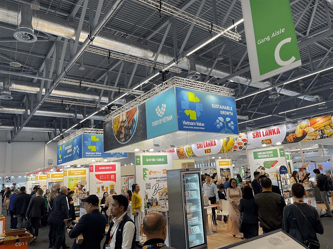 Bài 2: Xây dựng, phát triển thương hiệu quốc gia, kiến tạo giá trị, sức mạnh mới cho đất nước Bài 2: Xây dựng, phát triển thương hiệu quốc gia, kiến tạo giá trị, sức mạnh mới cho đất nước