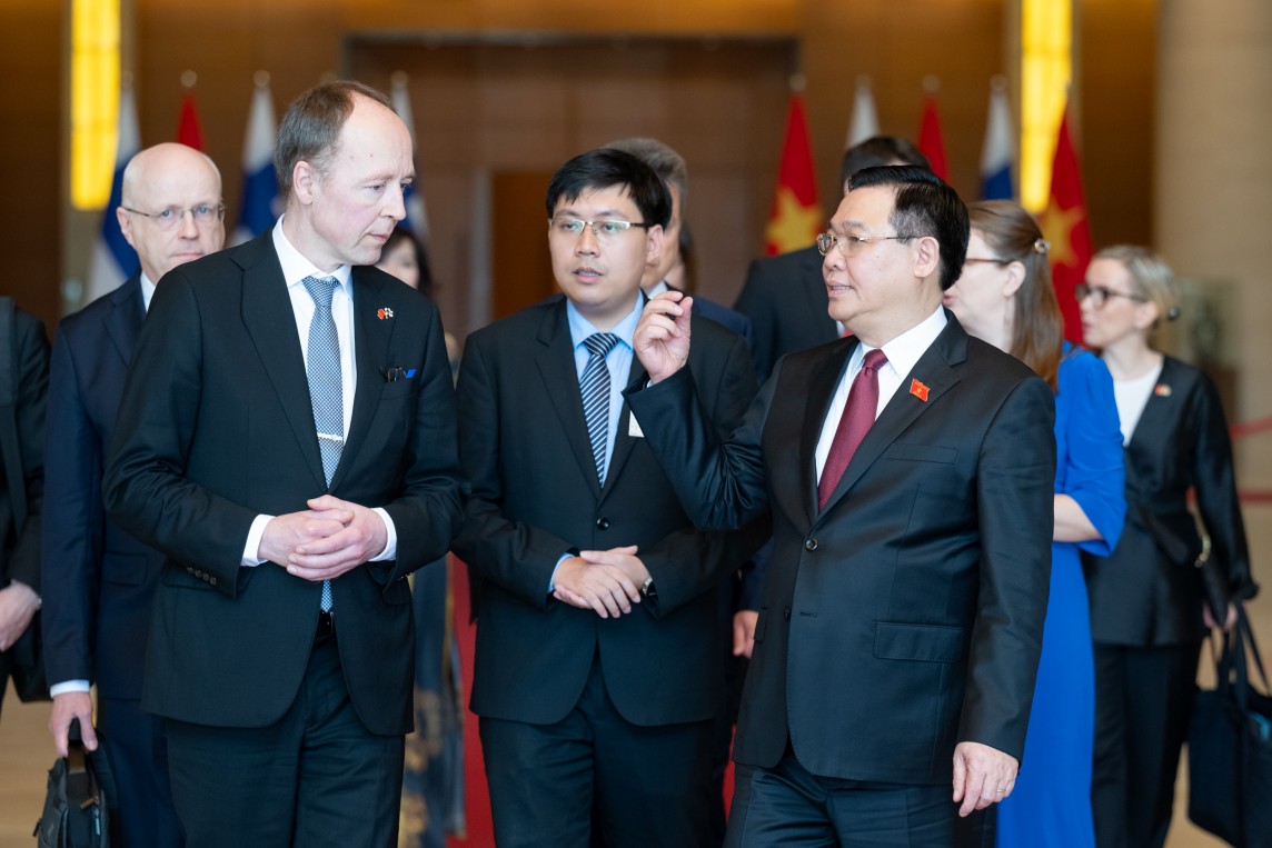 Chủ tịch Quốc hội Vương Đình Huệ và Chủ tịch Quốc hội Phần Lan Jussi Halla-aho trao đổi bên lề Chủ tịch Quốc hội Vương Đình Huệ và Chủ tịch Quốc hội Phần Lan Jussi Halla-aho trao đổi bên lề
