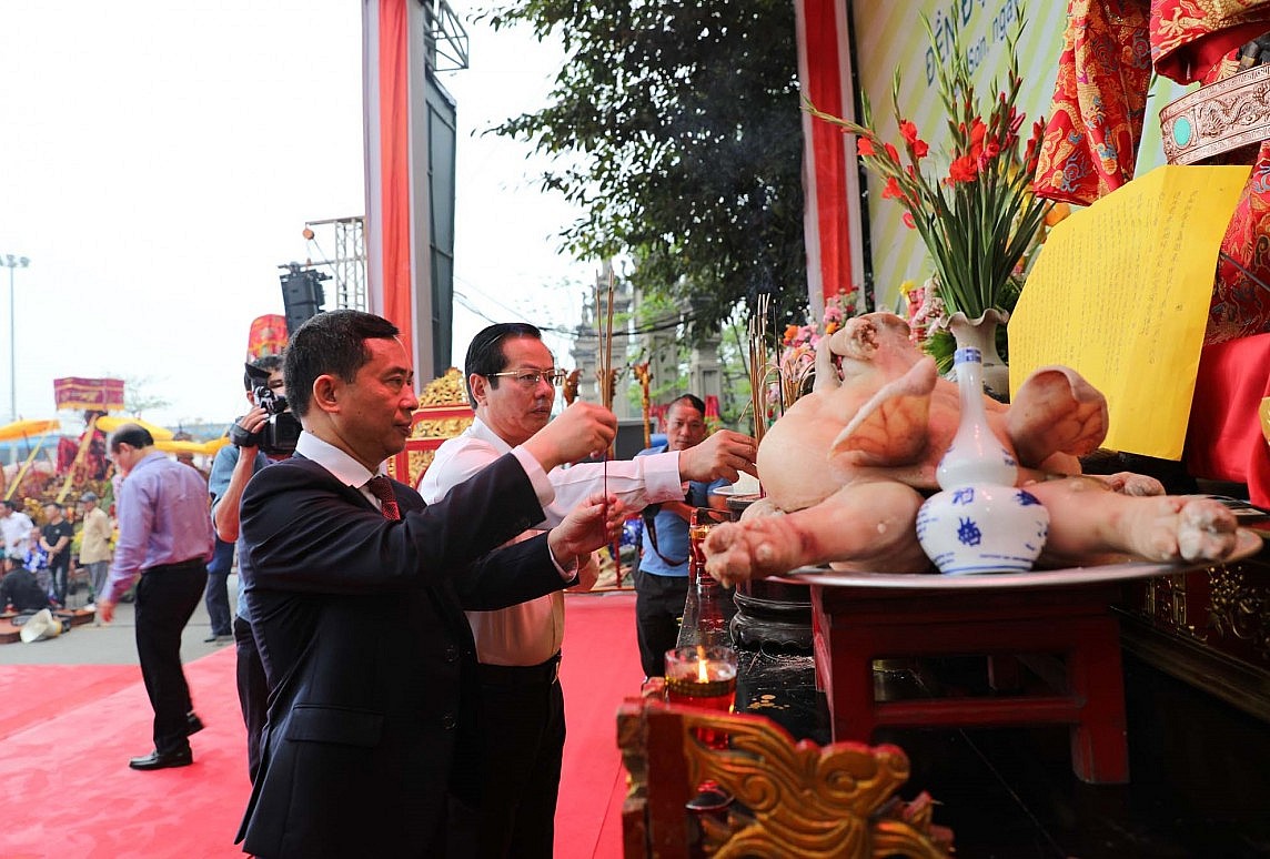 Thần Độc Cước, vị thần một chân xẻ đôi thân mình để đánh đuổi loài quỷ biển