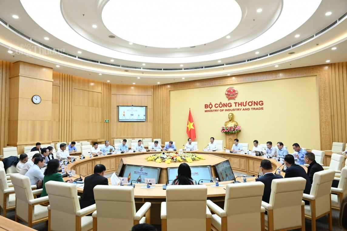 Bộ trưởng Nguyễn Hồng Diên tiếp và làm việc với Đoàn công tác tỉnh Bến Tre Bộ trưởng Nguyễn Hồng Diên tiếp và làm việc với Đoàn công tác tỉnh Bến Tre