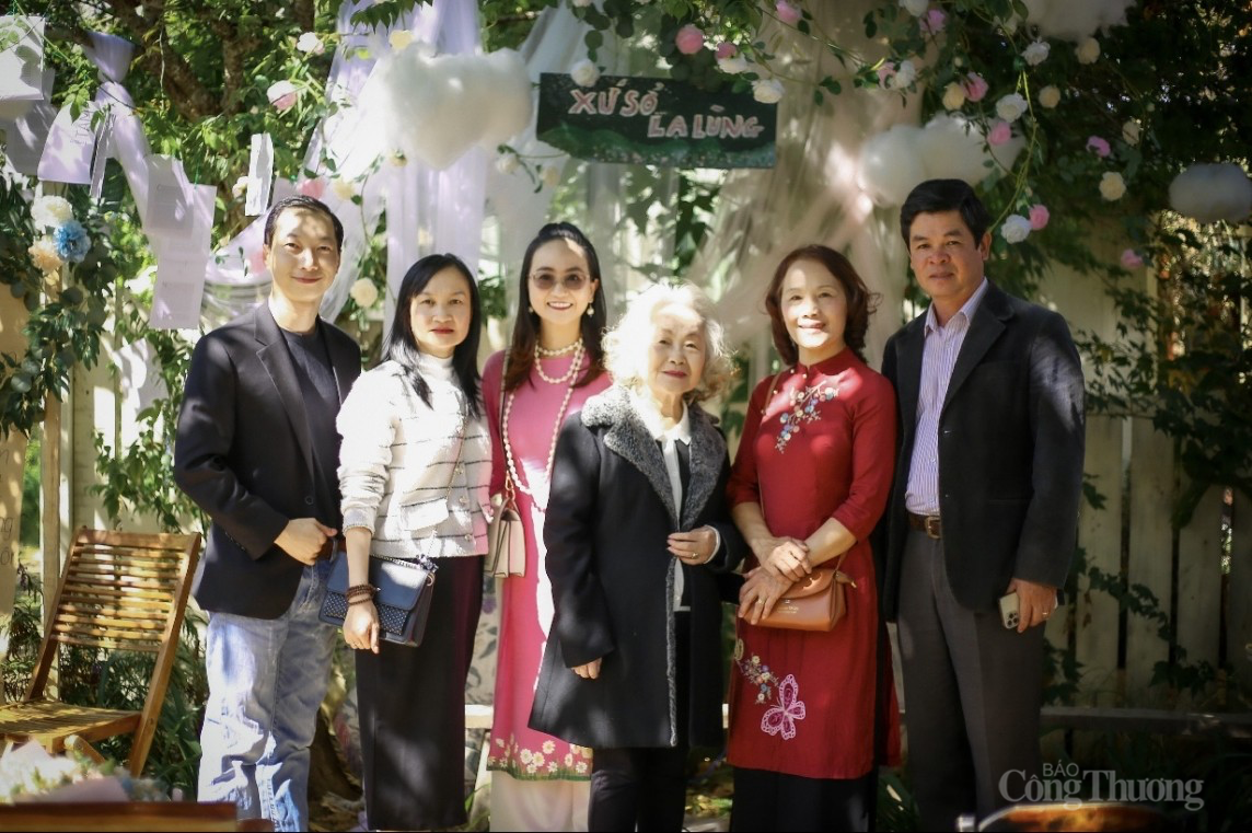 Lâm Đồng: Nhóm tác giả trẻ ra mắt dự án sách “Xứ sở lạ lùng” Lâm Đồng: Nhóm tác giả trẻ ra mắt dự án sách “Xứ sở lạ lùng”