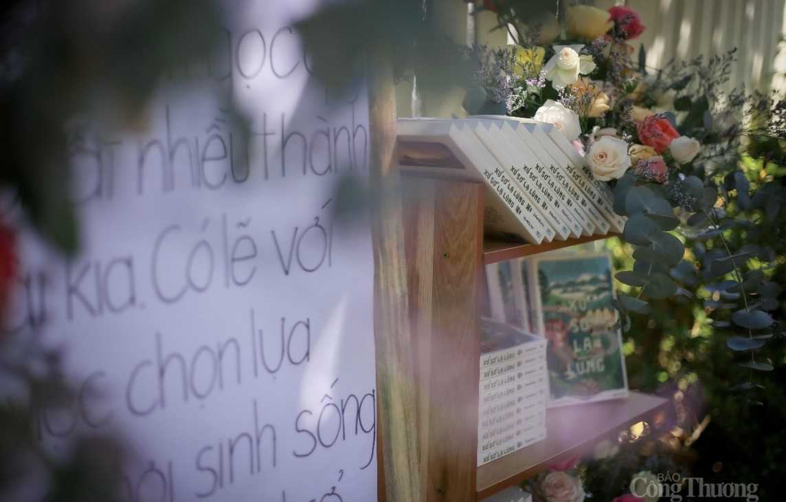 Lâm Đồng: Nhóm tác giả trẻ ra mắt dự án sách “Xứ sở lạ lùng” Lâm Đồng: Nhóm tác giả trẻ ra mắt dự án sách “Xứ sở lạ lùng”