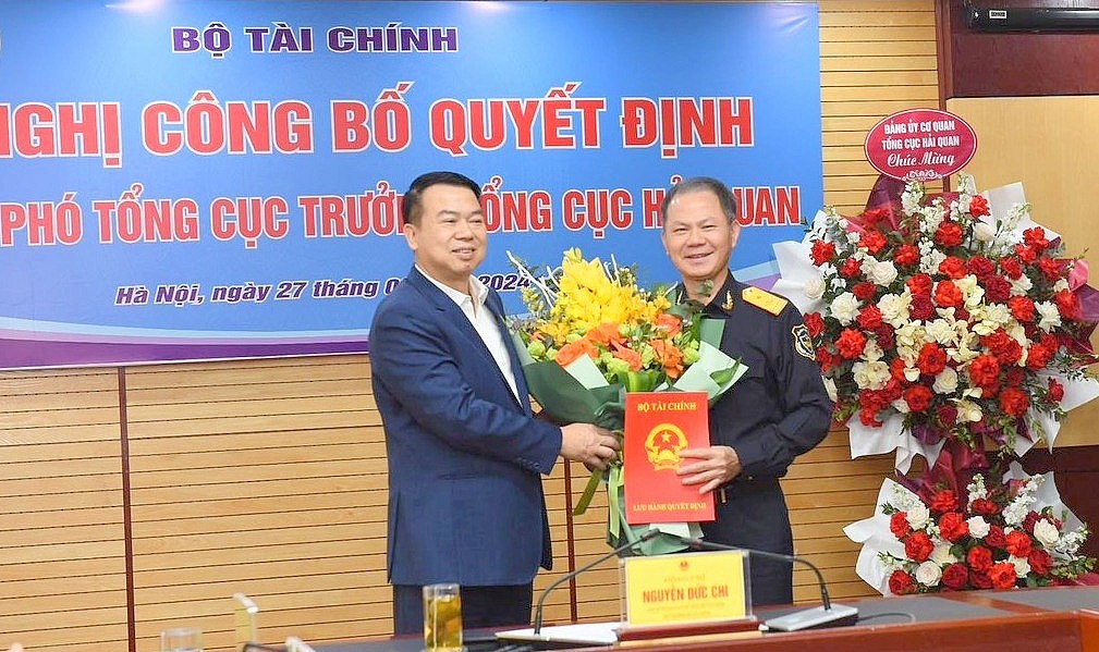 Ông Đinh Ngọc Thắng được bổ nhiệm làm Phó Tổng Cục trưởng Tổng cục Hải quan Ông Đinh Ngọc Thắng được bổ nhiệm làm Phó Tổng Cục trưởng Tổng cục Hải quan